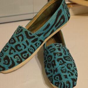 Toms Teal and Black Patterned Flats